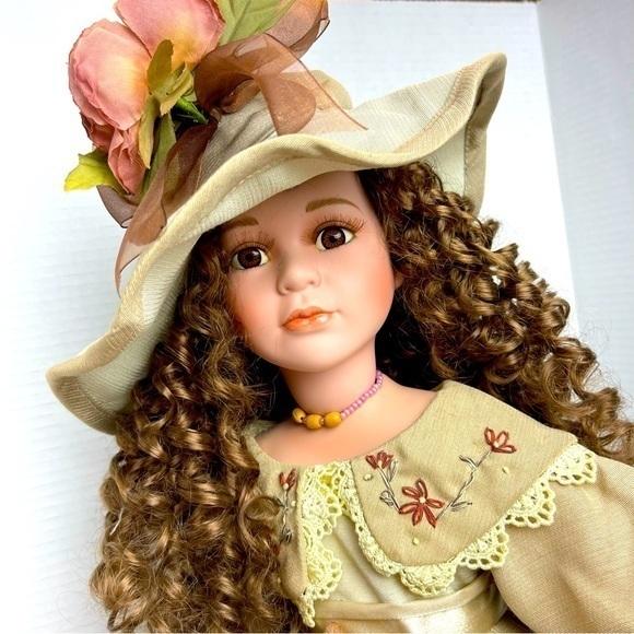 Duck House Heirloom Dolls Pretty Victorian style Stamped # 0664‎ / 5000 No Box - Picture 1 of 12